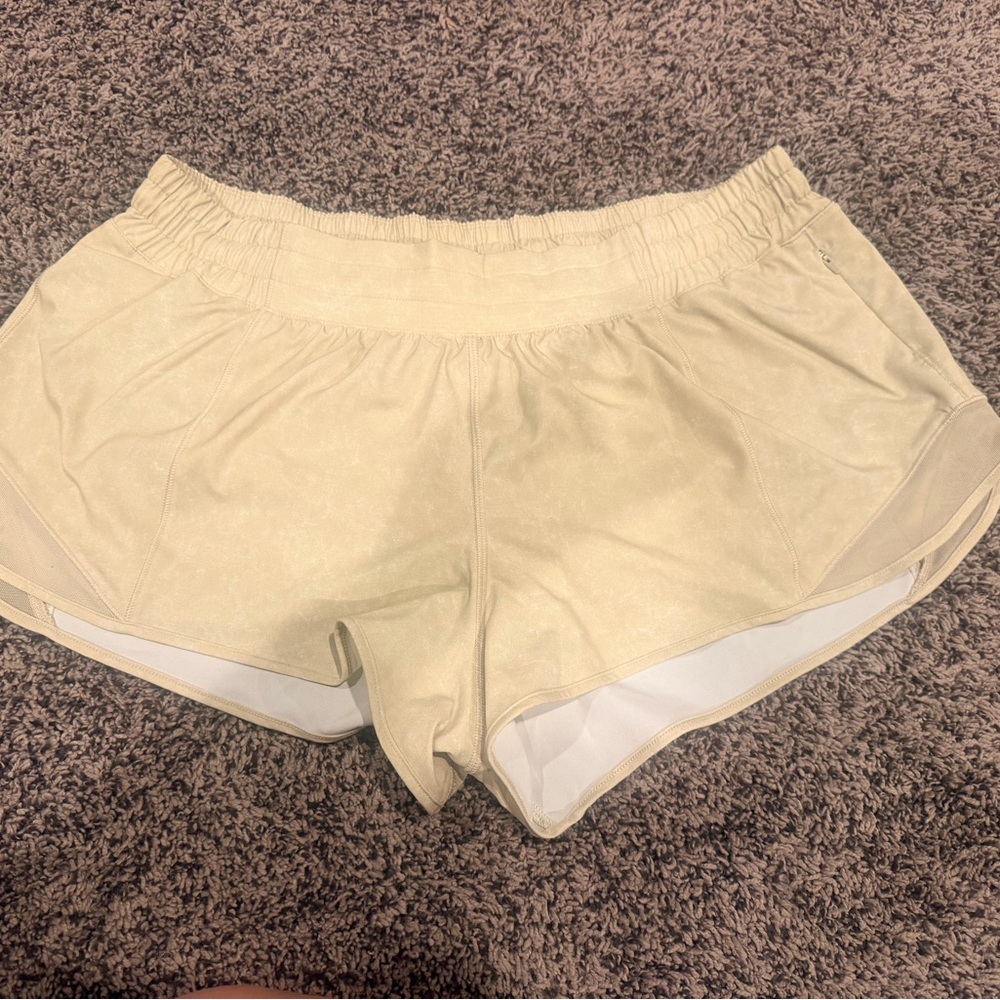 Lululemon hotty hot shorts 2.5” size 14 pale green color